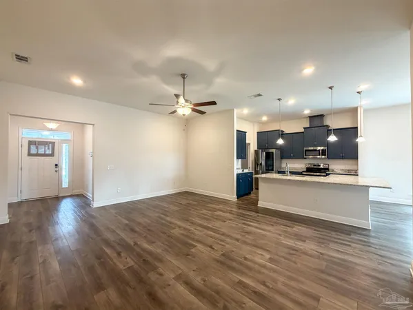 $2,325 | 5738 Dunridge Drive, Pace, FL 32571