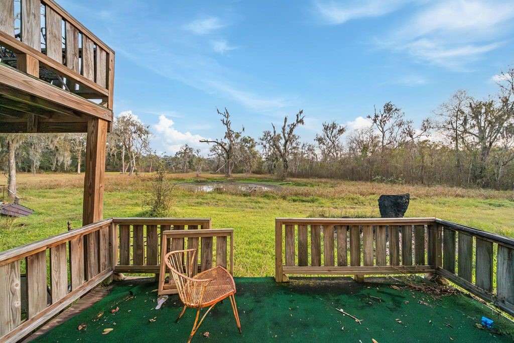 209 River Road Angleton, TX 77515 - Photo 7 of 38 Gallery Image 7