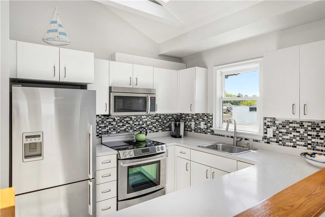 433 Thames Street, Unit E Newport, RI 02840 - Photo 11 of 49