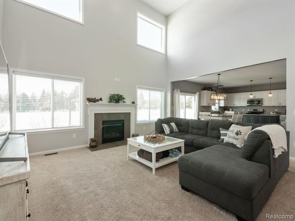8293 Meadow Ridge Clarkston, MI 48348 - Photo 11 of 38