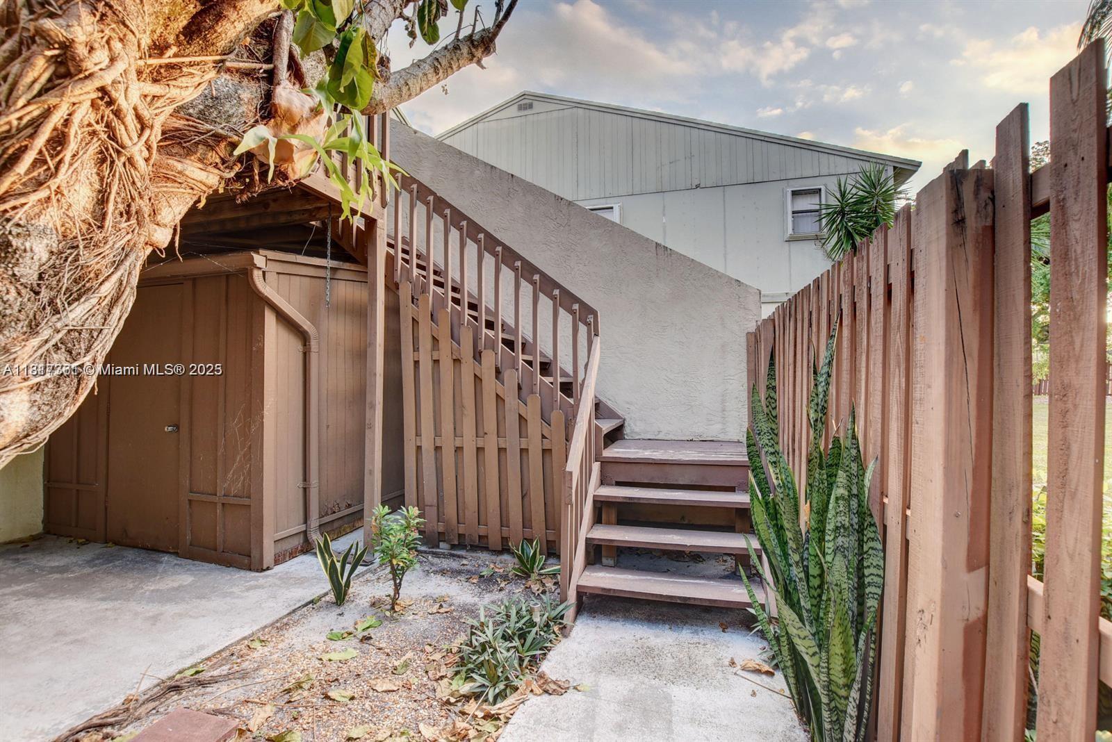 28 Crossings Circle, Unit E Boynton Beach, FL 33435 - Photo 13 of 18 a view of stairs and yard
