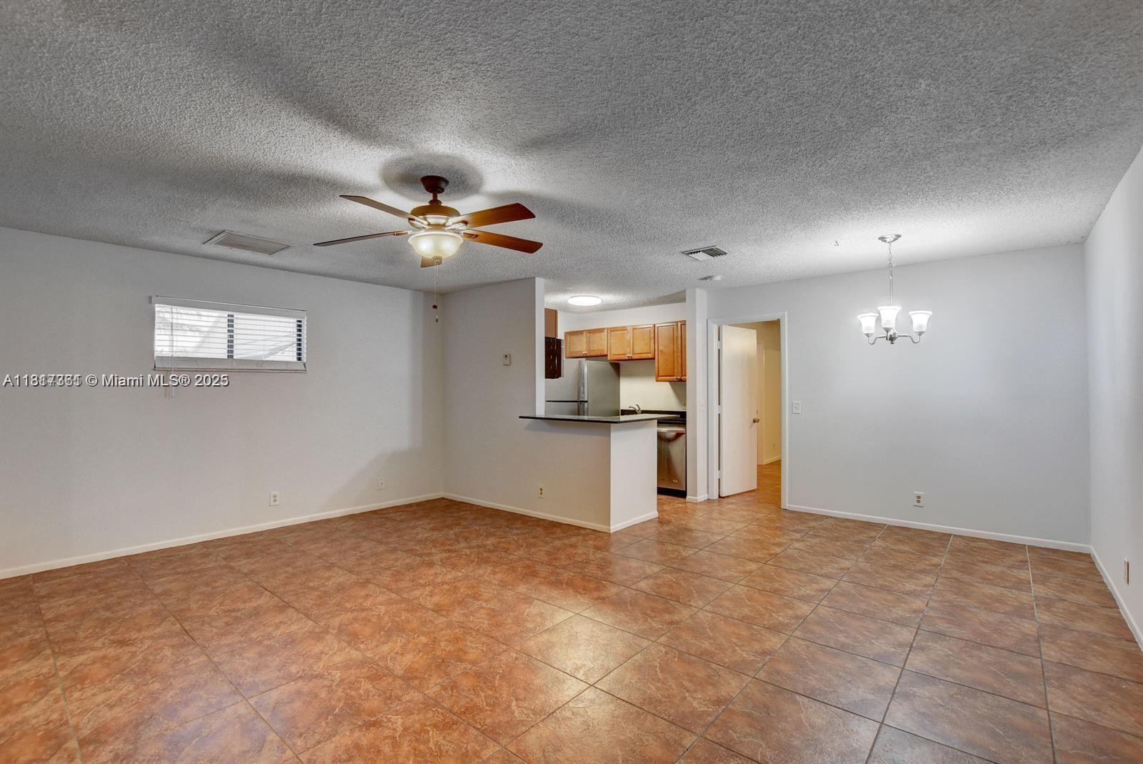 28 Crossings Circle, Unit E Boynton Beach, FL 33435 - Photo 4 of 18 a view of a livingroom with a ceiling fan