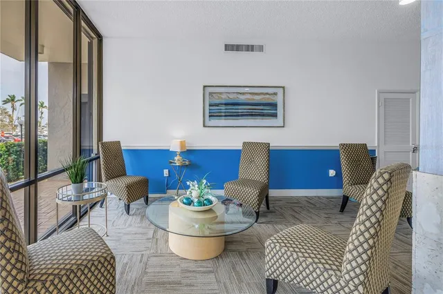 $285,000 | 1400 1st Avenue West, Unit G1, Bradenton, FL 34205