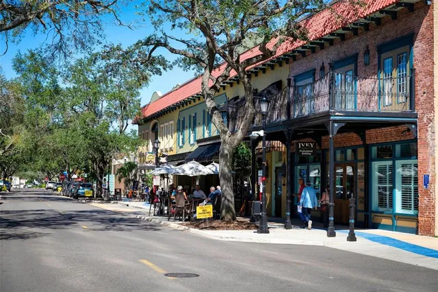 $285,000 | 1400 1st Avenue West, Unit G1, Bradenton, FL 34205