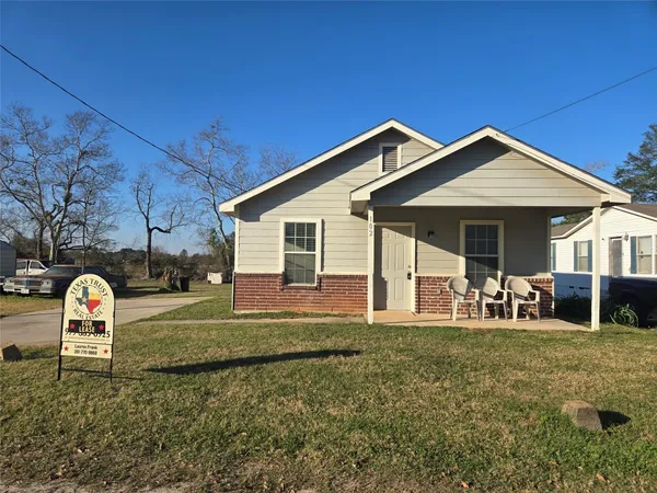 $1,425 | 102 Wilson Street, Sealy, TX 77474