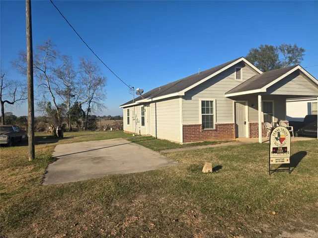 $1,500 | 102 Wilson Street, Sealy, TX 77474