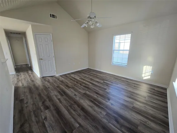 $1,425 | 102 Wilson Street, Sealy, TX 77474