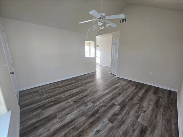 $1,425 | 102 Wilson Street, Sealy, TX 77474