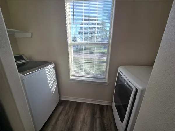 $1,425 | 102 Wilson Street, Sealy, TX 77474