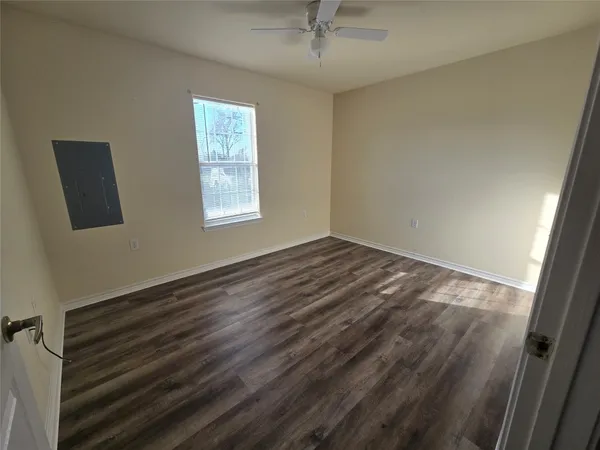 $1,425 | 102 Wilson Street, Sealy, TX 77474