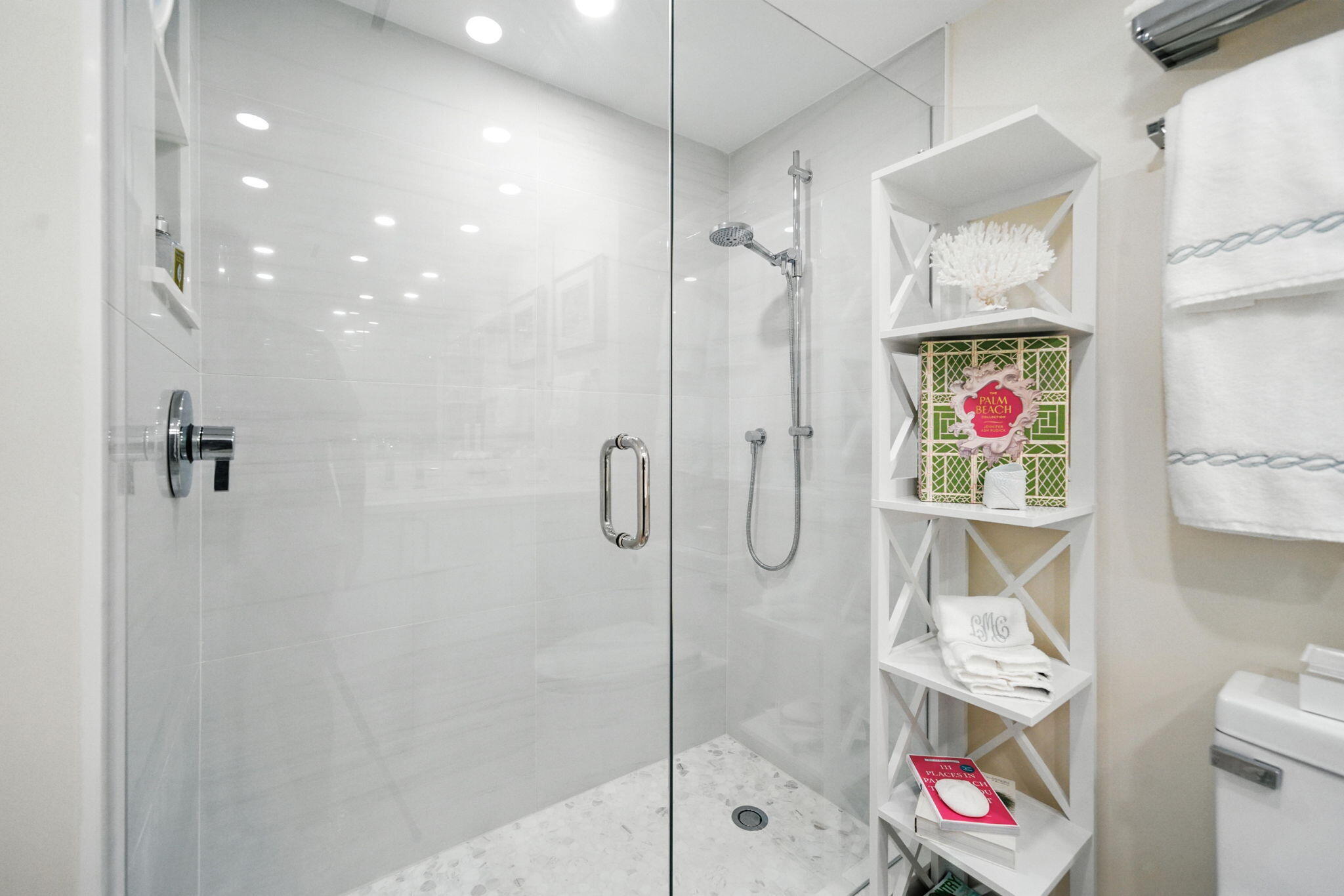 1801 South Flagler Drive, Unit 709 West Palm Beach, FL 33401 - Photo 25 of 39 a bathroom with a shower curtain a sink and mirror