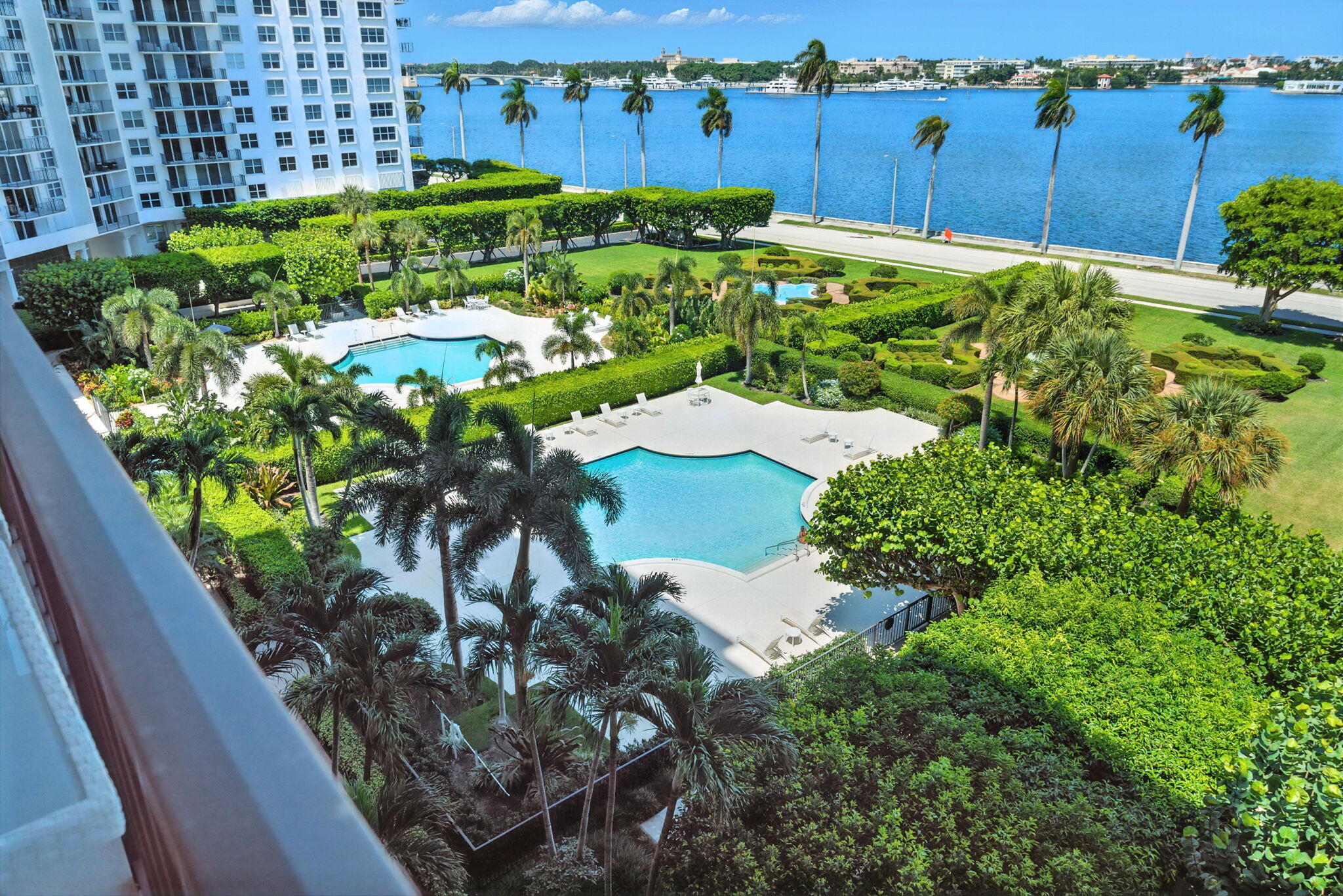 1801 South Flagler Drive, Unit 709 West Palm Beach, FL 33401 - Photo 34 of 39 a view of a bunch of plants and flowers