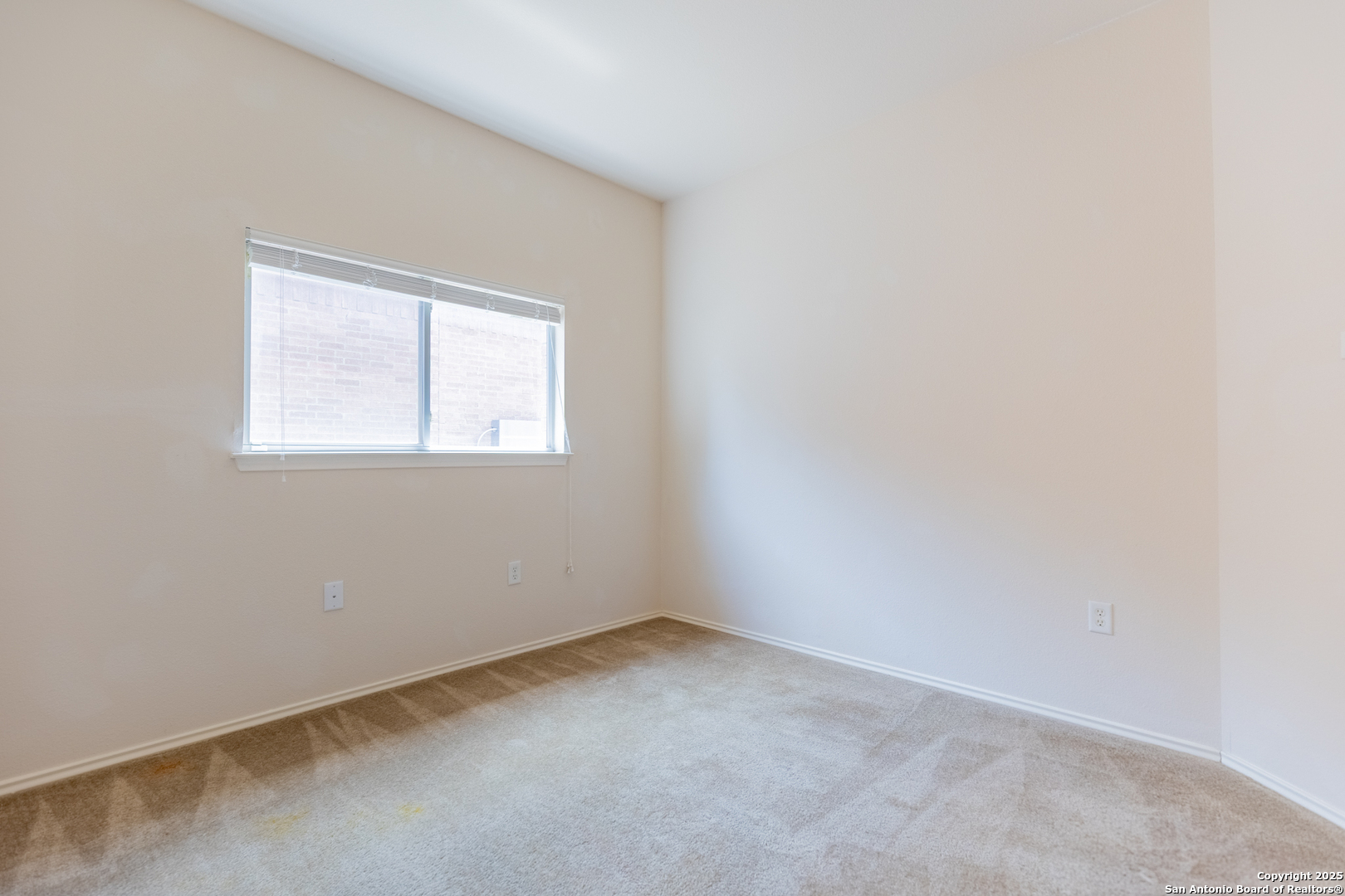 1134 Seven Iron Way San Antonio, TX 78221 - Photo 18 of 33 an empty room with a window