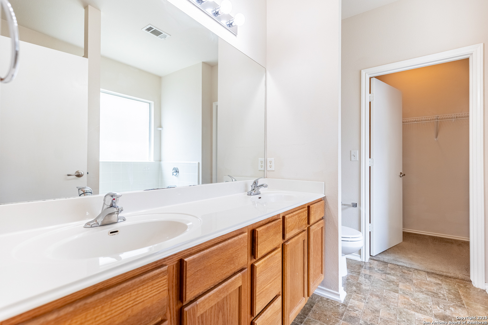 1134 Seven Iron Way San Antonio, TX 78221 - Photo 22 of 33 a bathroom with a sink and a bathtub