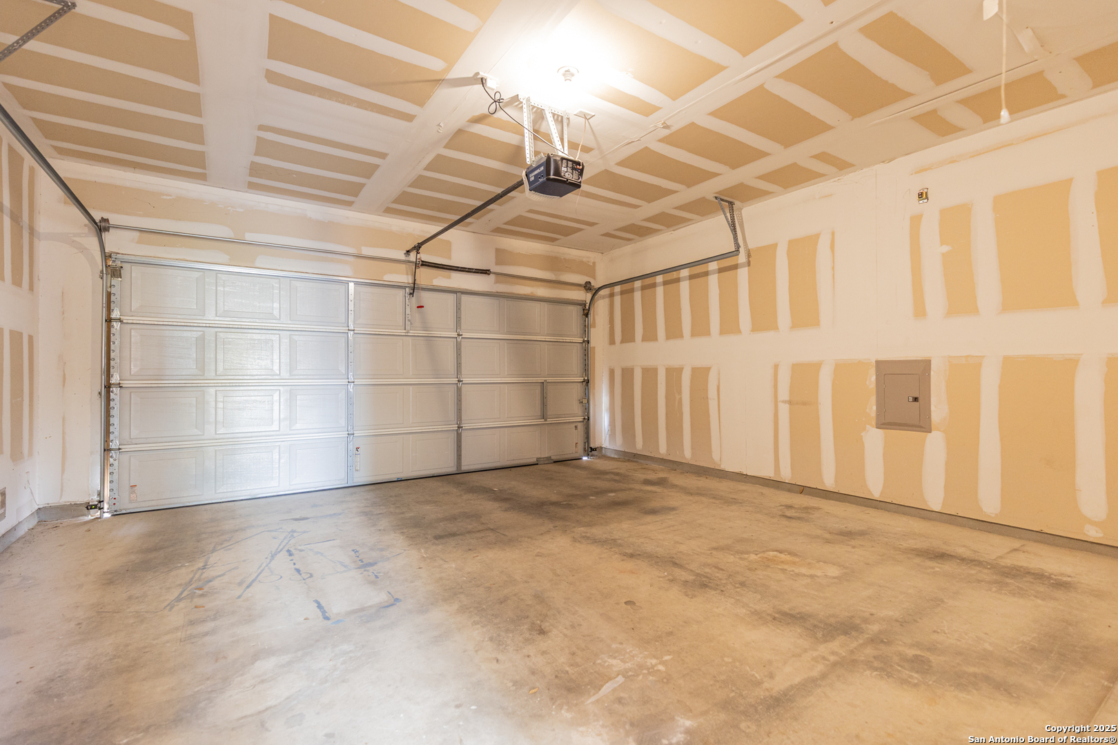 1134 Seven Iron Way San Antonio, TX 78221 - Photo 26 of 33 a view of an empty room