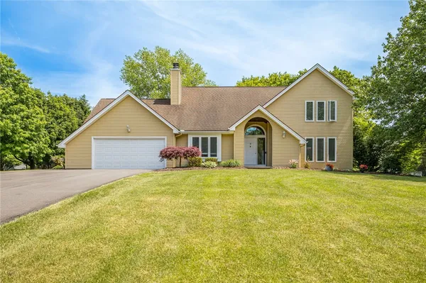 $469,900 | 9 Rolling Plaines, Mendon, NY 14472