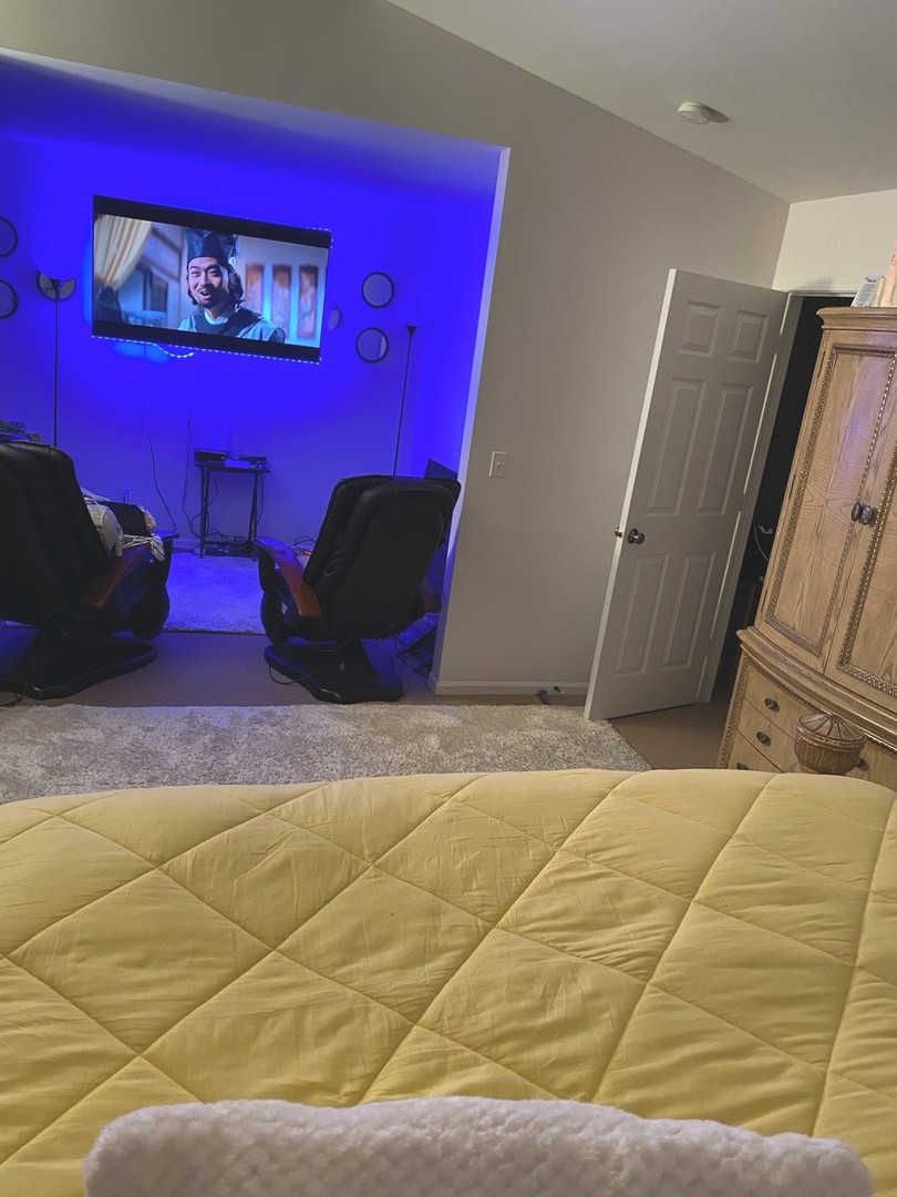 374 Reston Circle Romeoville, IL 60446 - Photo 10 of 11 a view of a livingroom with furniture