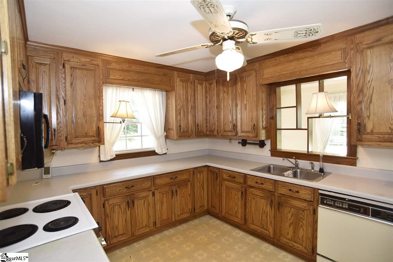 15 Dawson Road Greenville, SC 29609 - Photo 4 of 35