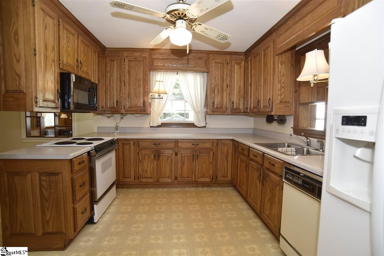 15 Dawson Road Greenville, SC 29609 - Photo 5 of 35