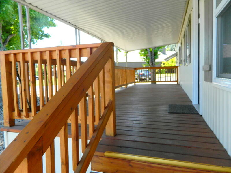 301 Bandy Way Grants Pass, OR 97526 - Photo 4 of 30 Front Porch