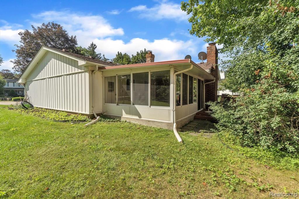 29537 Fox Grove Road Farmington Hills, MI 48334 - Photo 6 of 37
