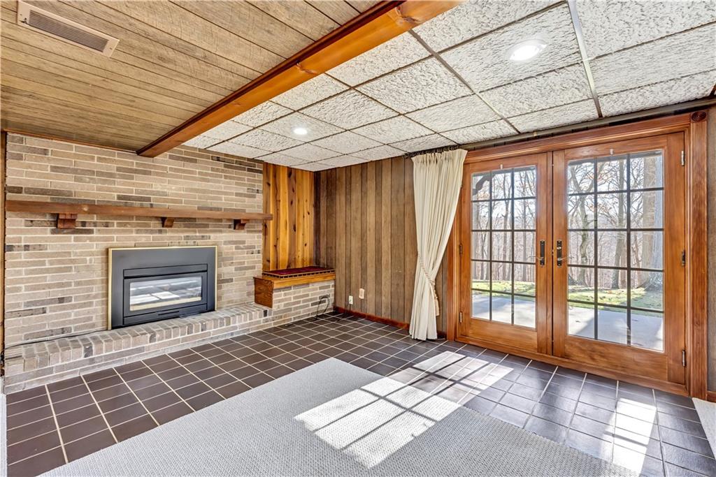 18 Colwell Street Burgettstown, PA 15021 - Photo 26 of 39 an empty room with windows