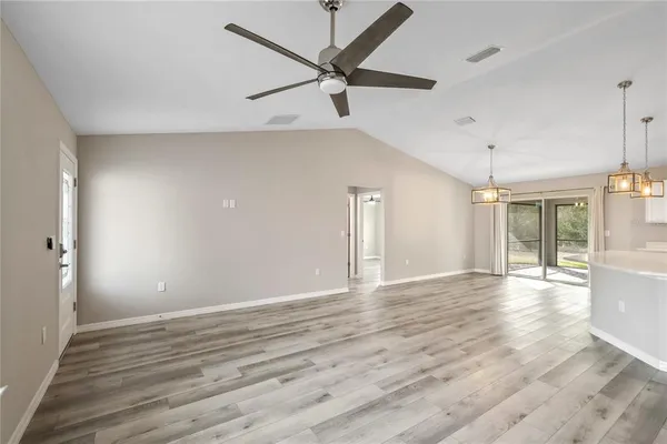 $2,400 | 7052 Southwest 179th Ave Road, Dunnellon, FL 34432