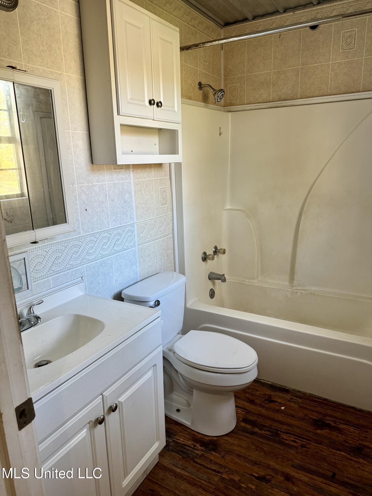 5015 Highway 15 Laurel, MS 39443 - Photo 16 of 60 Main House Bth 2