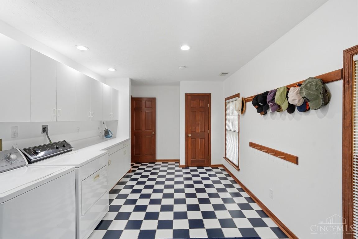 6046 Gaines Road Cincinnati, OH 45247 - Photo 32 of 78