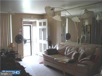 1316 Farrington Road Philadelphia, PA 19151 - Photo 2 of 12 Living Room