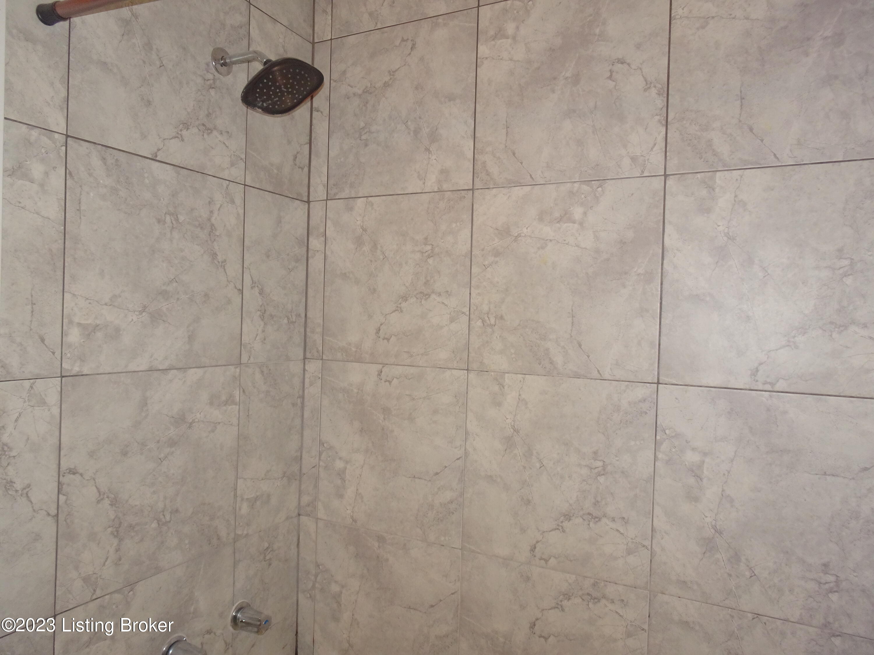 5008 Kendall Road Louisville, KY 40272 - Photo 9 of 16 DSC05470