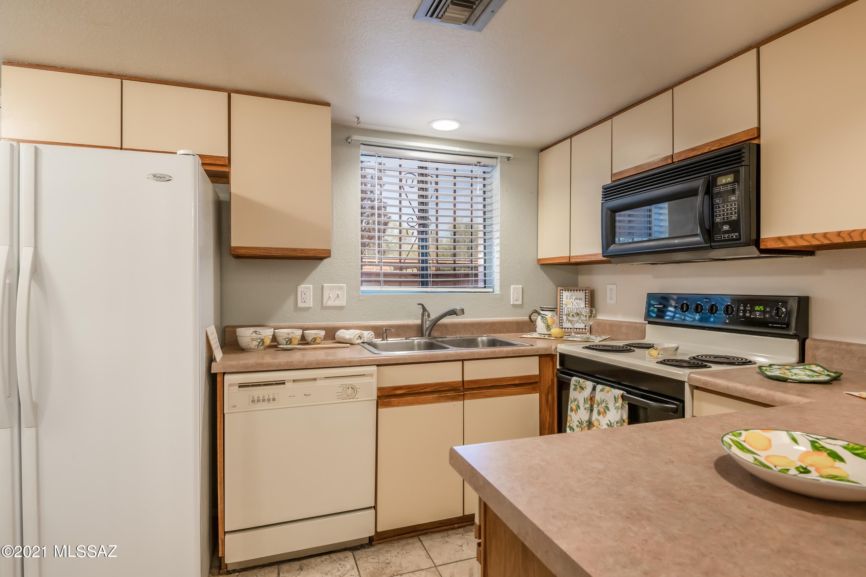 124 East Pastime Road Tucson, AZ 85705 - Photo 9 of 28