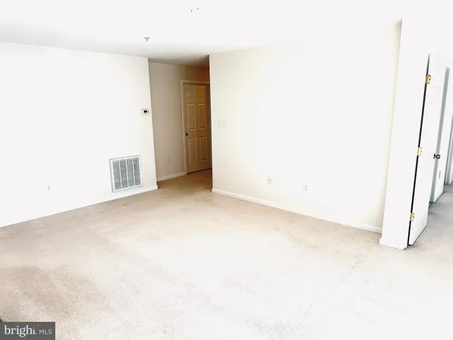 $2,095 | 119 Timberbrook Lane, Unit 201, Gaithersburg, MD 20878