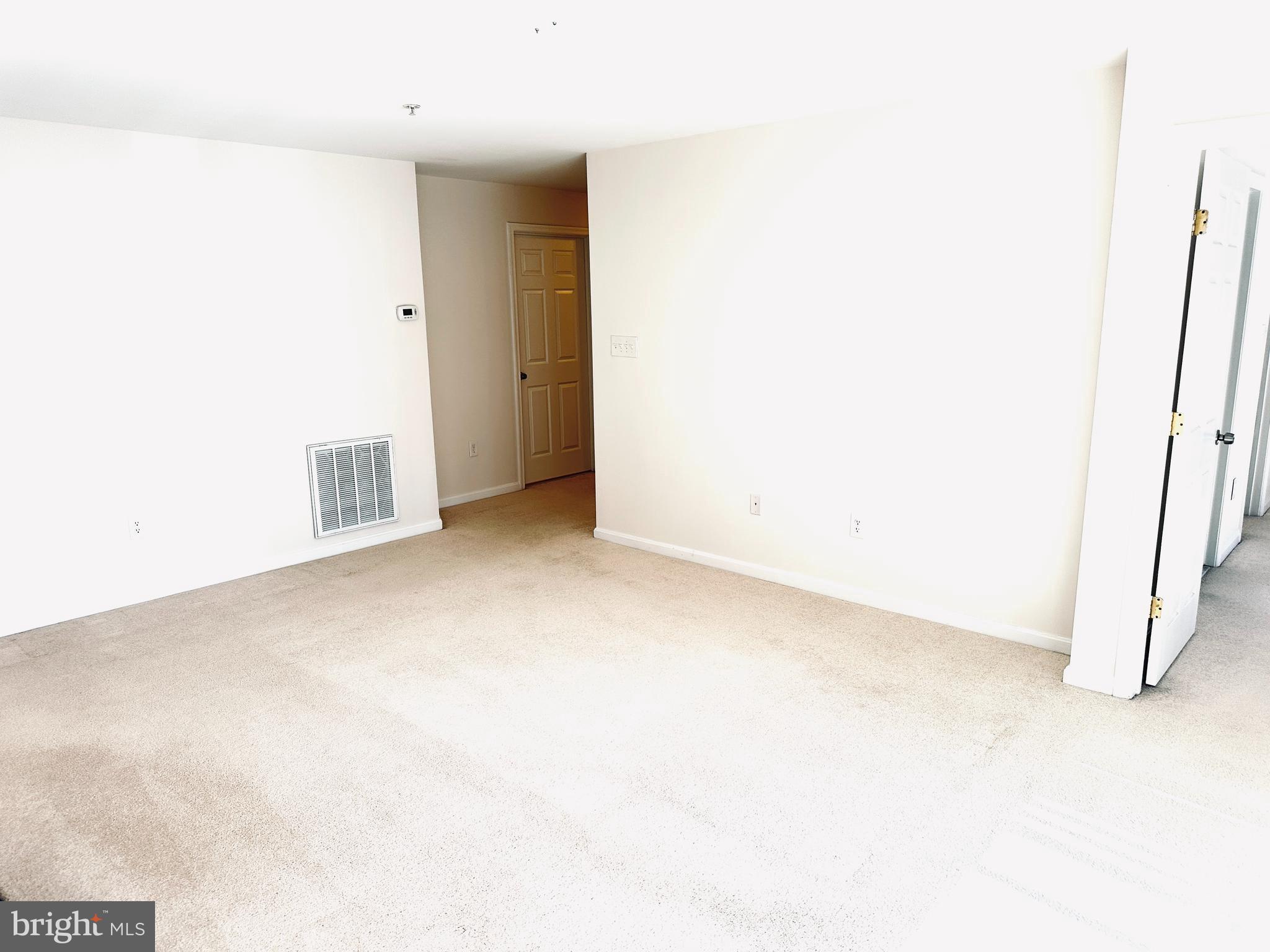 119 Timberbrook Lane, Unit 201 Gaithersburg, MD 20878 - Photo 4 of 18