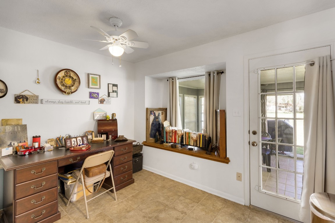 144 Thornton Road Trinity, TX 75862 - Photo 19 of 39 a workspace with furniture