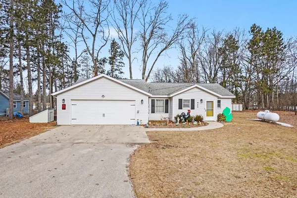 $261,900 | 445 Pettibone Drive, Bitely, MI 49309