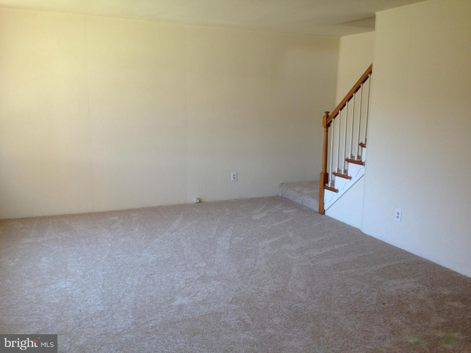 1816 Ellinwood Road Baltimore, MD 21237 - Photo 2 of 12 Living Room