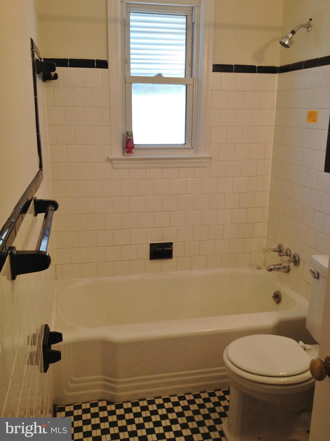 1816 Ellinwood Road Baltimore, MD 21237 - Photo 6 of 12 Bath