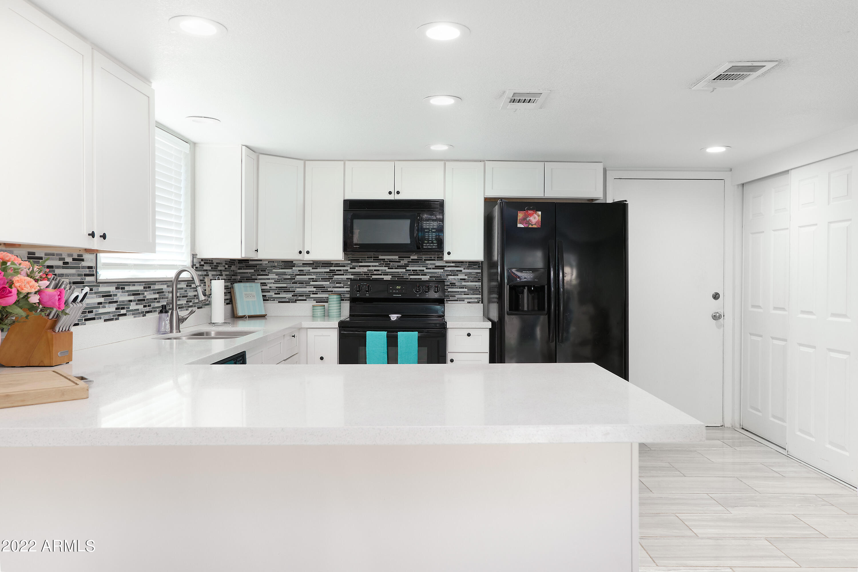 3633 West Bloomfield Road Phoenix, AZ 85029 - Photo 8 of 19 Breakfast counter