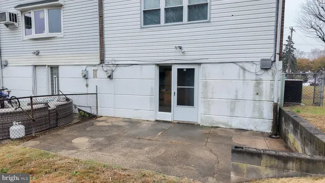a view of a backyard with green space