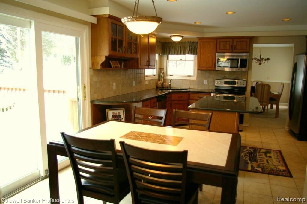 36114 Hardenburg Road Farmington, MI 48331 - Photo 6 of 24 Breakfast Nook & Kitchen