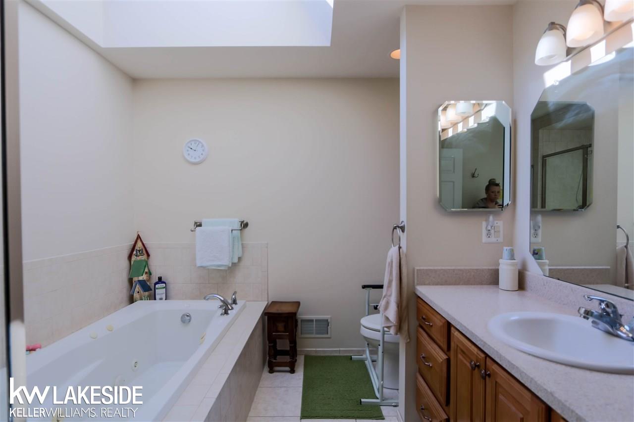 72606 Oxal Point Romeo, MI 48065 - Photo 30 of 41 31371318-29.JPG