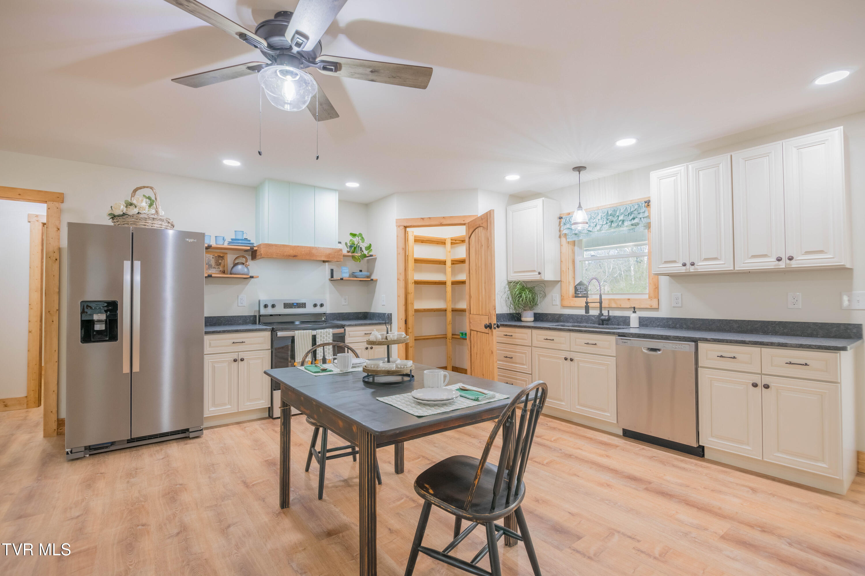 350 Possum Creek Road Greeneville, TN 37743 - Photo 8 of 34 087A0538-HDR