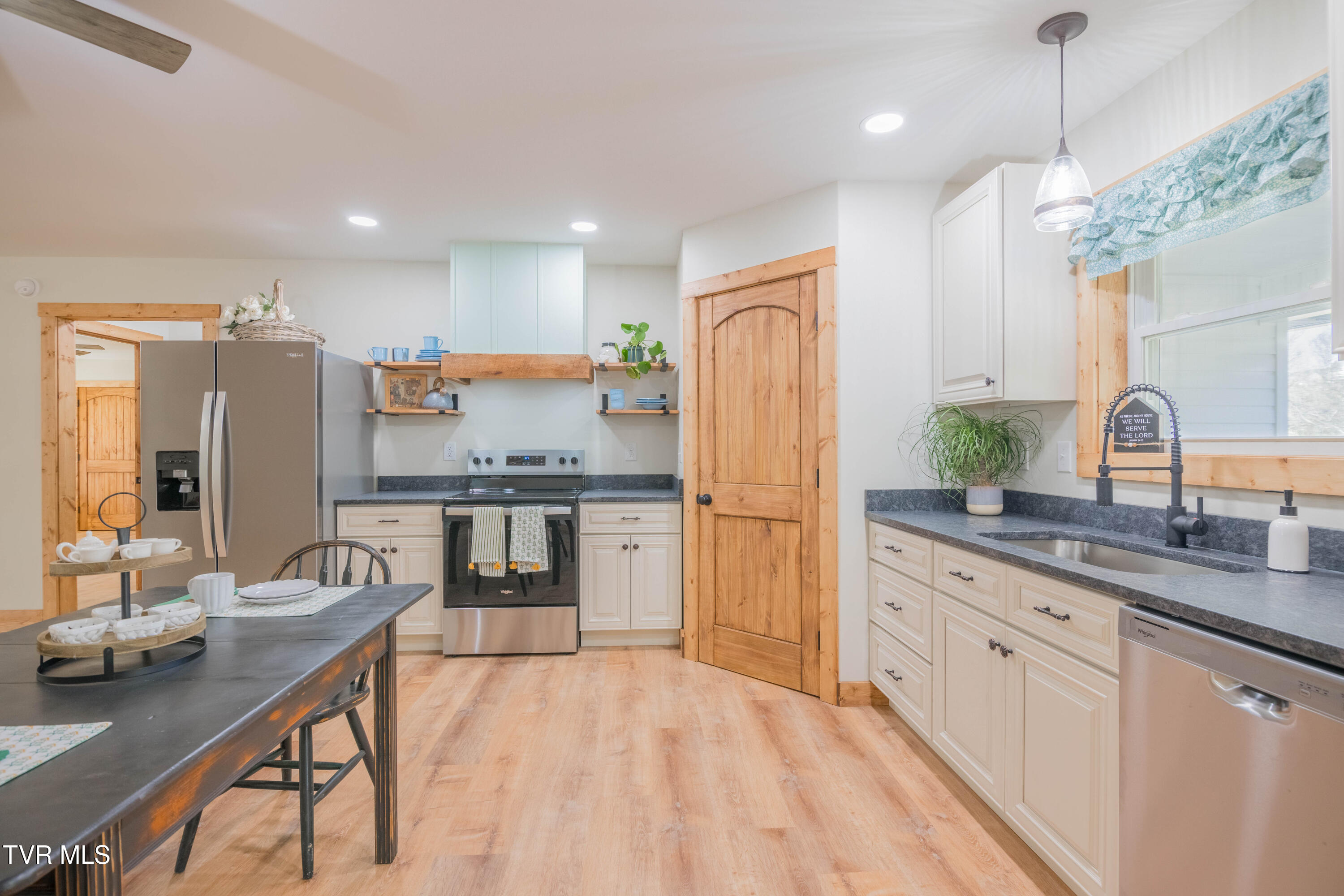 350 Possum Creek Road Greeneville, TN 37743 - Photo 10 of 34 087A0550-HDR