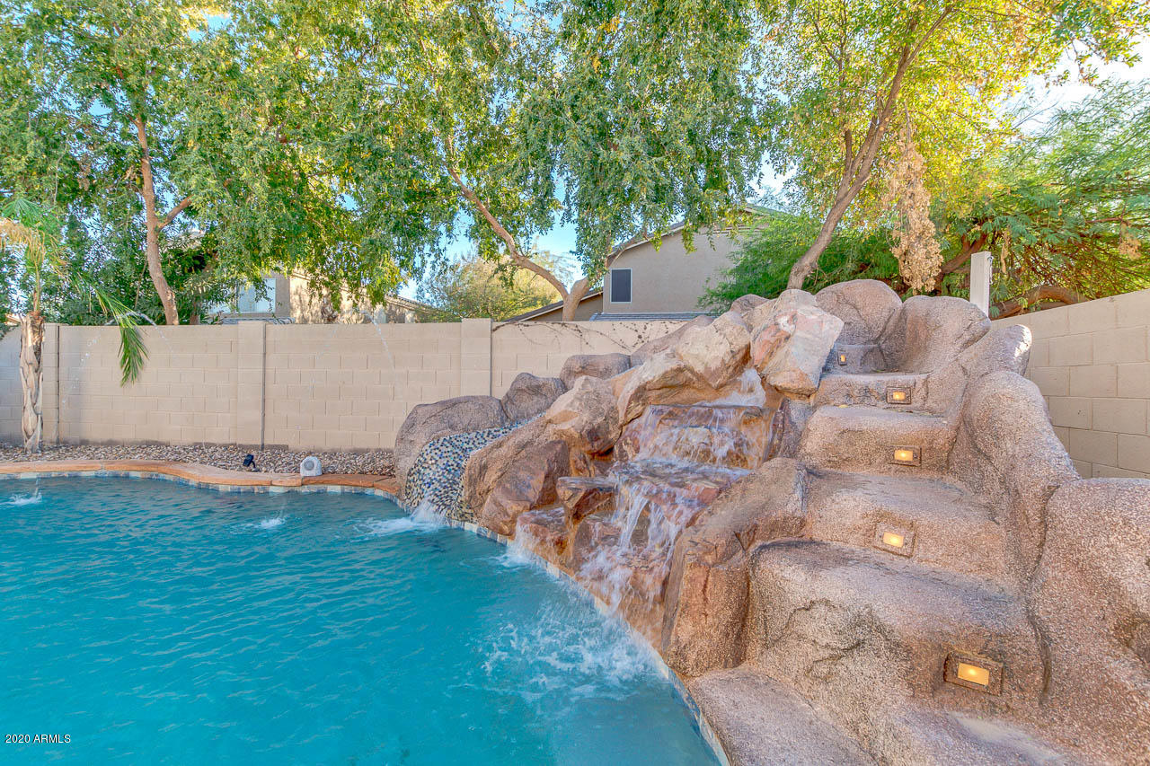3315 East Los Altos Road Gilbert, AZ 85297 - Photo 63 of 66 a view of a backyard
