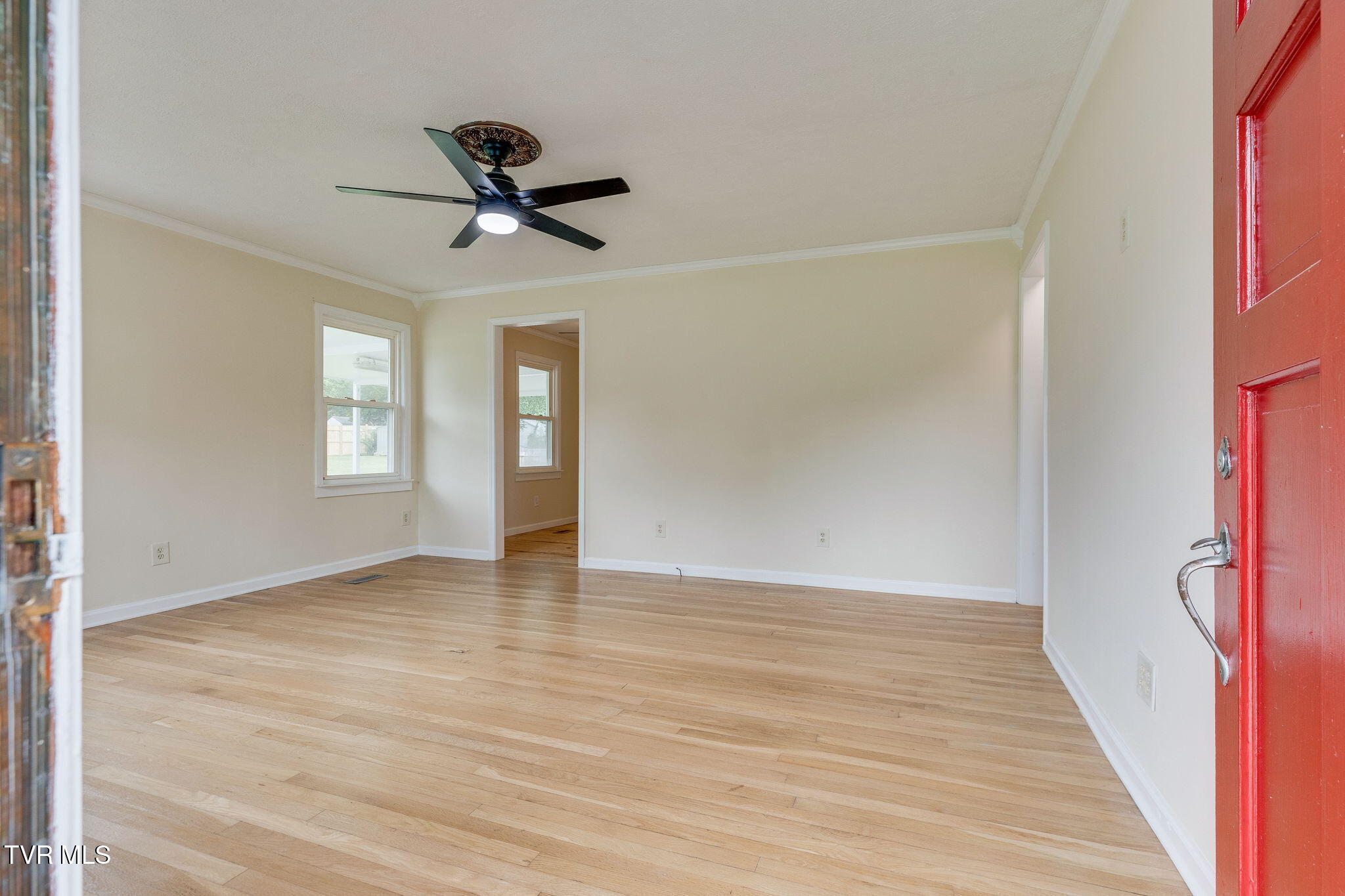1018 Broad Street Elizabethton, TN 37643 - Photo 7 of 25 007