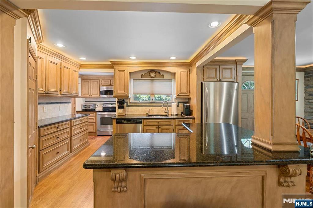 694 Sunset Road Teaneck, NJ 07666 - Photo 8 of 30
