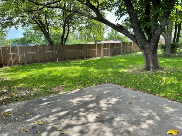 a view of a house with a backyard