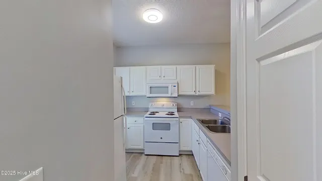 $1,525 | 4613 McClelland Drive, Unit F104, Wilmington, NC 28405