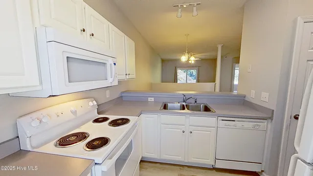 $1,525 | 4613 McClelland Drive, Unit F104, Wilmington, NC 28405